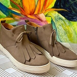 Seychelles west end kilty‎ tan suede fringe detail leather sneaker sz 8.5
